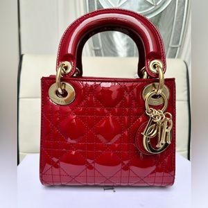 MINI LADY DIOR BAG
Cherry Red Patent Cannage Calfskin